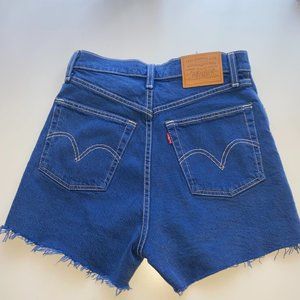 Levi's Shorts - Levi's Ribcage Short size 26 Levi's Shorts - Levi's Ribcage Short size 26